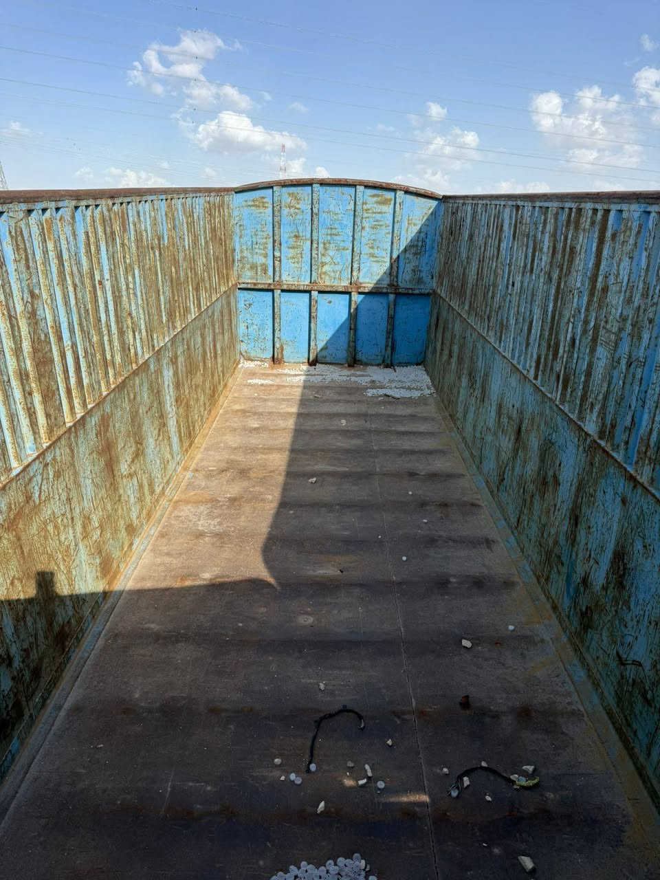 سلام عليكم بدي جديد طول 7 متر و40 ارتفاع 2متر و25 العنوان البصره الزبير
***********
