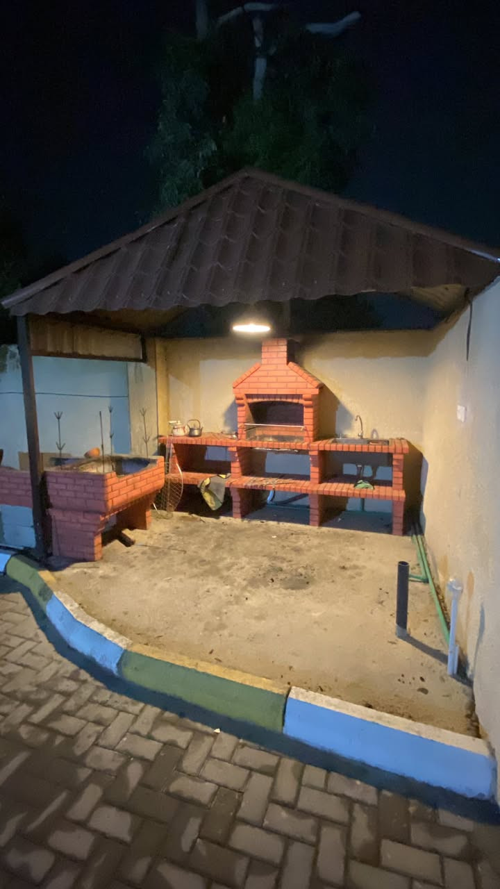 🌴 مزرعة الواحة 🌴
استمتع بلحظات لا تُنسى في قلب الطبيعة والهدوء. سواء كنت تبحث عن أجواء مشمسة ونشاطات صباحية، أو سهرات هادئة تحت ضوء القمر، نحن بانتظارك!
​أوقات الحجز المتاحة:
​☀️ الفترة الصباحية (شفت النهار):
تبدأ من الساعة 8:00 صباحاً وحتى الساعة 6:00 مساءً. خيارك الأفضل للاستمتاع بالمسابح، الأجواء المفتوحة، وتجمعات الغداء العائلية.
​✨ الفترة المسائية (شفت السهرة):
تبدأ من الساعة 8:00 مساءً وحتى الساعة 6:00 صباحاً. مثالية للسهرات الخاصة، الأجواء الباردة، والاسترخاء بعيداً عن صخب المدينة.
​نحن نهتم بتفاصيلك: الفترة الفاصلة بين الشفتات مخصصة لأعمال التنظيف والتعقيم لضمان استلامكم للمزرعة في أبهى صورة.
​📞 للحجز والاستفسار، يرجى التواصل معنا عبر الرقم: 
[*********** ](***********)
