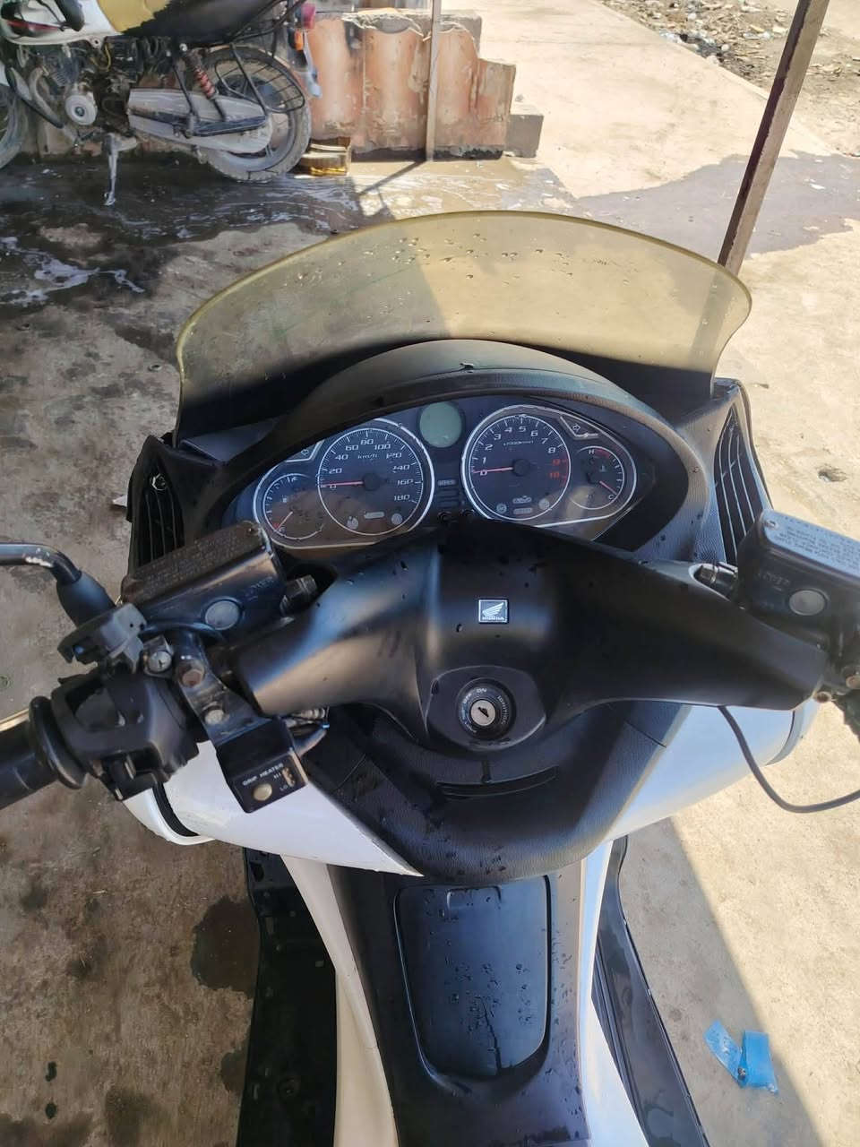 دراجة سلفر ونج جيتي مكينة 600cc  دراجة  مكفولة مكينة برغي ممغتوح بيها دراجة خير من الله نقصها فقط بجم وترايش تعبانت باقي مكفول  اي نقص مابيها كهربائيات كاملة كلها شغالة شراي يتصل على رقم ويدلل *********** مكاني ديالى بعقوبة
