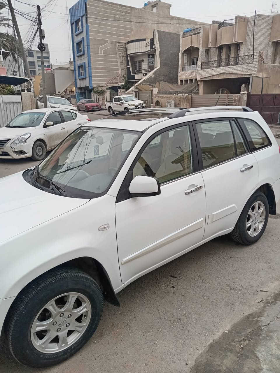 السلام عليكم للبيع شيري تيكو موديل 2013محرك 1800 كير كهربائي 
 سياره جديده جدا مكفوله كفاله عامه سياره على وضع الشركة سياره بأسمي رقم انكليزي هزه جديد سنويه 2030 تحويل مباشر
ماشيه 123حقيقي
سعرها 72 وبي مجال 
العنوان بغداد الاعظمية
*********** شراي يتصل
