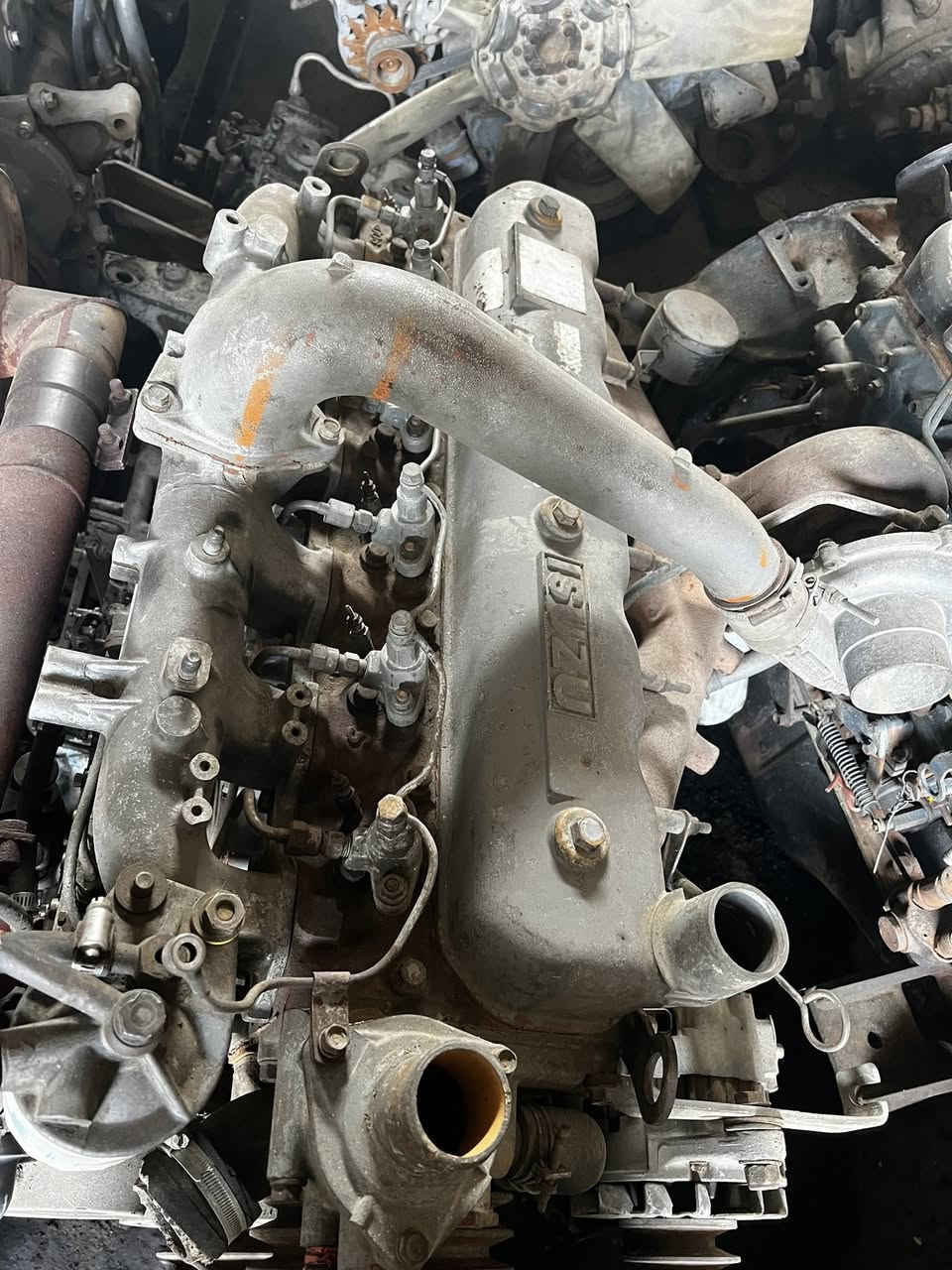 كمنز 114. 12 ولف. 24 ولف. 
كمنز 102. اربعة سلندر. 6 سلندر 
ازوزة. 102.  105.  6سلندر. 
كتر بلر 938. كهربائي 
وجميع محركات الشفل.  
عنوان كرادة. جسر الامانة.  ساحة 52. 
***********.
