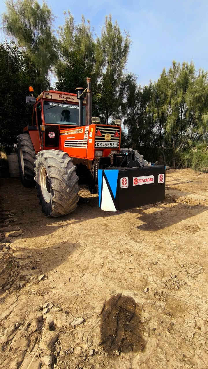 سلام عليكم مكينه فيات حجم 180فول ماصفات كير نص وتماتي  تكمه عريضه اكسن بارز تخم تاير شاصي ابو لحني ارقم صاحب لمكينه  مكلف منشر ‏‪0770 737 4137‬‏
