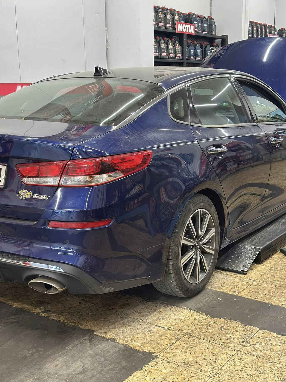 🚗 كيا أوبتما
📅 موديل: 2019
⚙️ محرك: 2400
📏 الممشى: 51 ألف ميل فقط
✨ المواصفات:
• شاشة أصلية
•بنوراما
•كشن كهرباء
• كاميرا خلفية
• رادار النقطة العمياء
• حساسات خلفية أصلية
•تحديد مسار 
• وضعيات قيادة متعددة
📌 ملاحظات مهمة:
• السيارة بدون قطرة صبغ 
باب مبدل نفس لون
تخم تاير جديد 
صدر امامي وخلفي جديد
مكان السيارة : السيدية
رقم تقريبا مميز 😬
السعر 128 وبيه مجال 
📍 رقم الدولي شرط التحويل
📞 للتواصل: ***********
