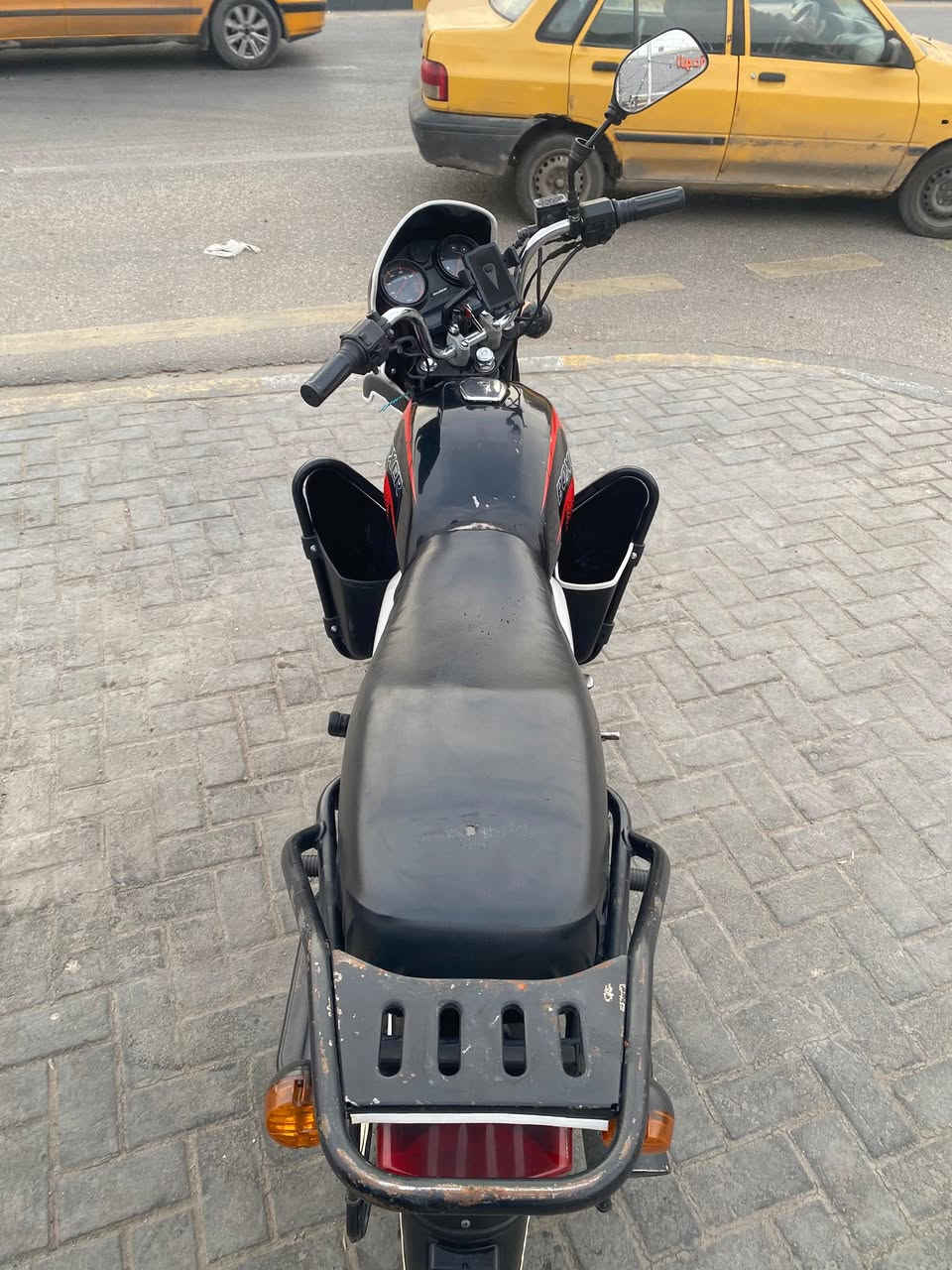 سلام عليكم دراجه بوكسر موديل 2022 اوراق كامله اصوليه الدراجه خير من الله محرك مامفتوح بلادي الله شاهد كل نقص مابيهه سعرهه 1350 وبيه مجال العنوان بغداد البياع او المنصور ***********
