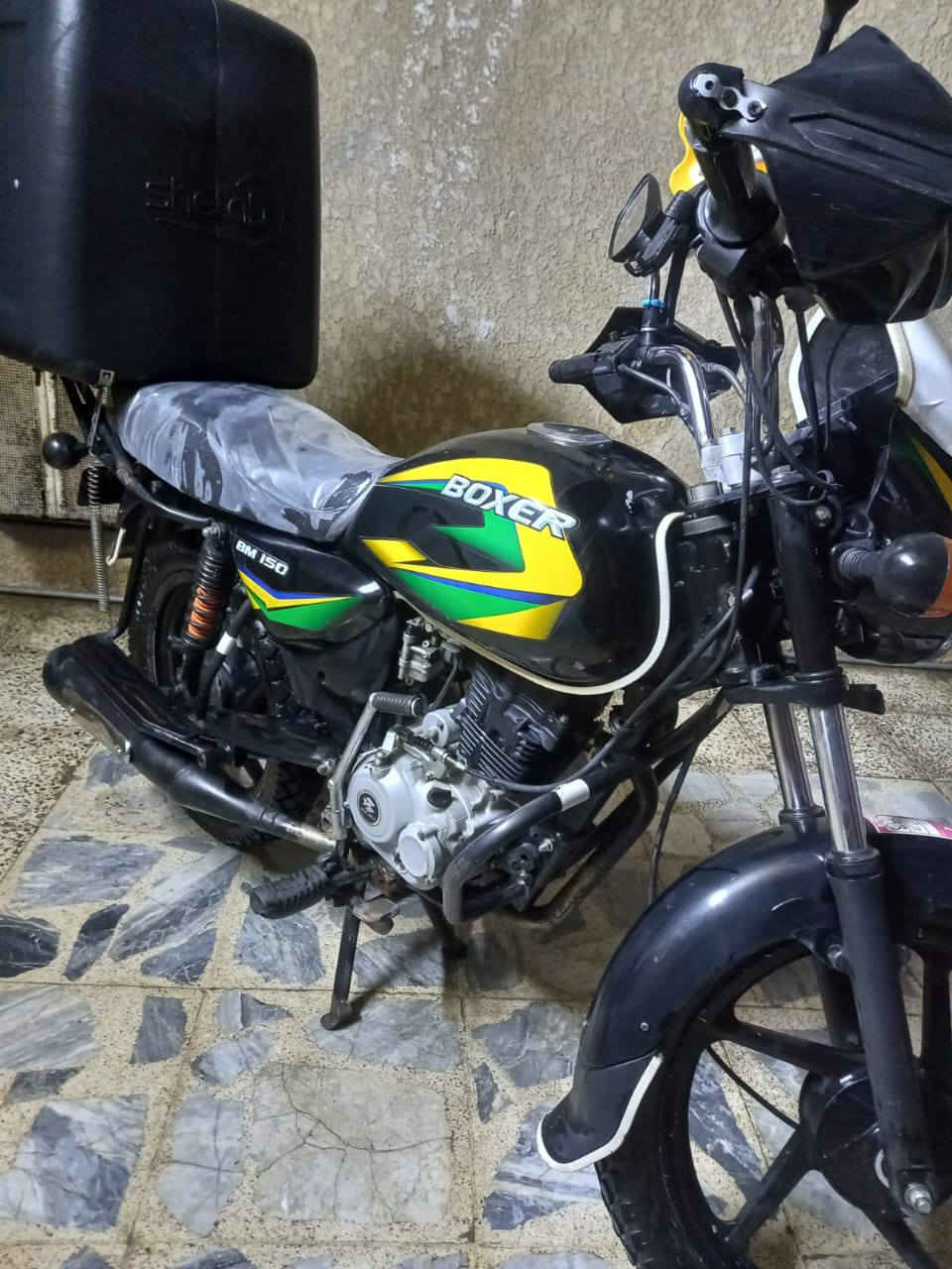 بوكسر مديل 21دراجه بلاديه محرك. ممفتوح.  ناعم بيه خيط. خفيف تبخير دراجه نضيفه وناعمه نكره سلف كهربائياتها كلها شغاله اوراقها ضايعه اسويلك مكاتبه سعرها 775مكاني بغداد حي الجهاد قرب بانزين خانه‏‪***********‬‏
