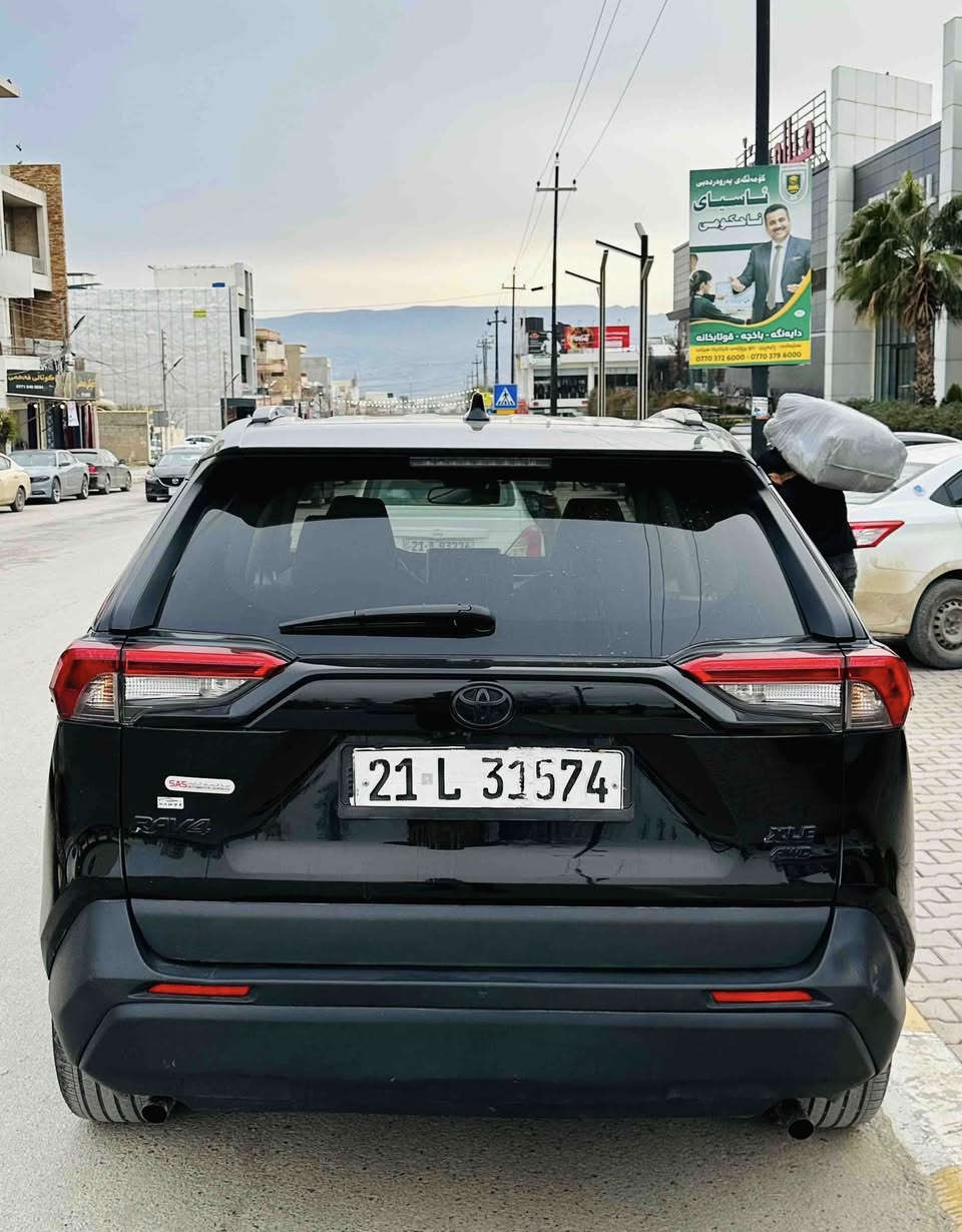 بۆفرۆشتن. 🎌🎌للبیع🖤

تويتا راف  2021. xle premium  

سه ياره كه  هه يكه لى زۆر چوانه فول فول مواسه فاته 
٢٥ مايل رۆشتووه 

سى پارچه ى بۆياخه  
ماباقى هه مووى به شه رت 

گيرو مه كينه ى به شه رت نه كراوه ته وه 
سه وت و سه رف و بوخارى نييه  

سه نه وى تازه يه تا ٣١  ته حويل به ناو كردن به شه رت 

له سليمانيم 🏠

سعر /في التعليق يتم الرد فورا على المسنجر ✍🏻

نرخ/ لە کۆمێنت بنوسە یەکسەر وەڵام دەدەیتەوە 📮

ژمارەی خاوەن سەیارە :☎️
***********
