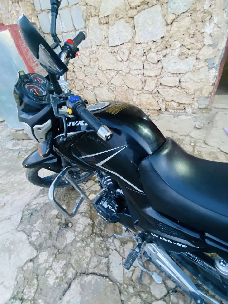 ماطور لبيع شرط من التاير لتاير  محرك ميه وخمسين كلشي شقل بي مايعوزي شي سعر 900وبي مجال ***********
