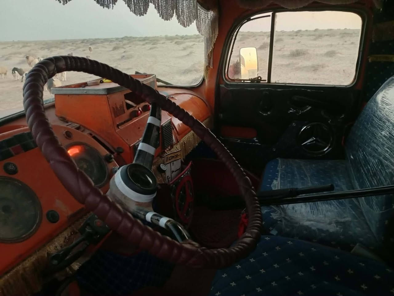 ابوردين للبيع موديل 82 رقم نجف سياره مكفوله كفاله عامه وبسم صاحبه ومداور ثاني يوم وسياره مطوله من ترجيه لورا ولقماره مصبوغه صبغ عام وسعر 30 وبيه مجال ومكانه شرقي شنافيه مكلف بنشر ***********
