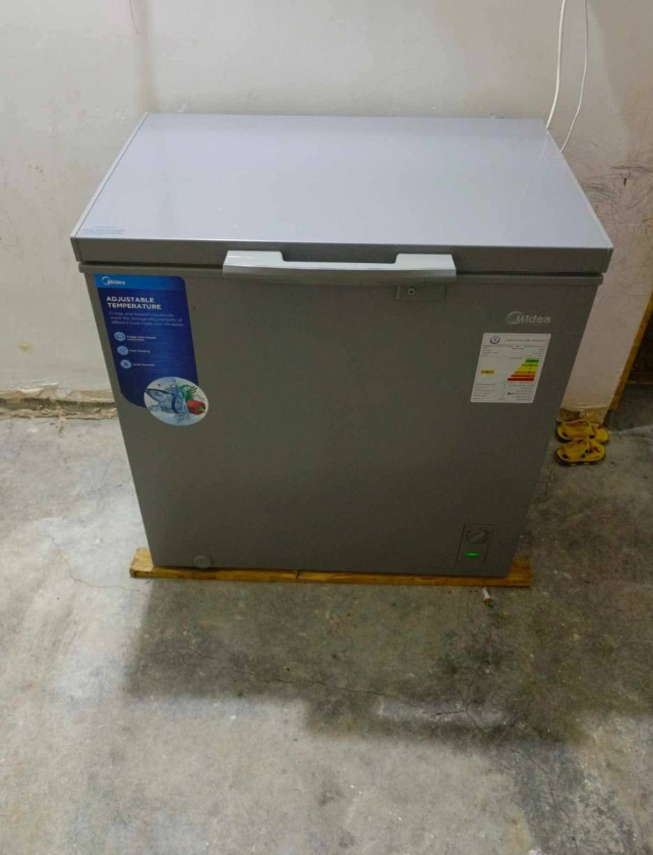 مجمده لبيع جديده سعرها(100) قفلها ***********
