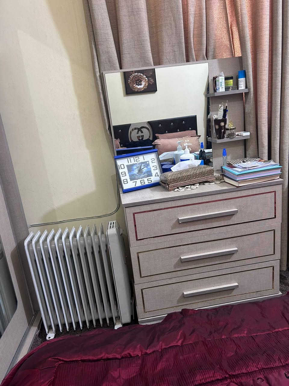 من رخصة الأدمن  ..  غرفة نوم للبيع مع كنتور صاج مع جزامه بأسعار مناسبه المكان حي العامل شارع ٣٠ للأستفسار الأتصال بالرقم بي واتسب اب او بالخاص على الماسنجر .. رقم الهاتف ***********
