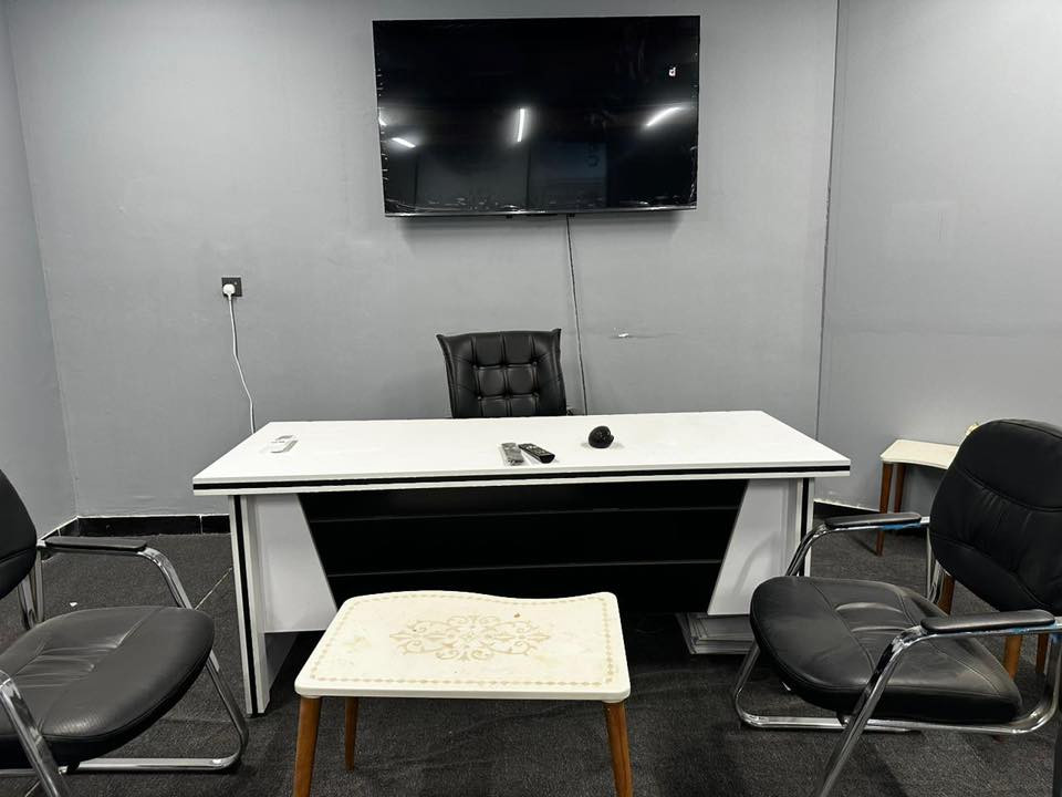 ميز مكتبي عدد 2 قياس 140
ميز مكتبي عدد 1 قياس 180
استخدام قليل جداً
سعر مناسب
***********
