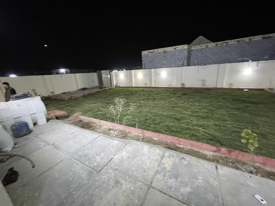 مزرعه مساحه 375 كافه الخدمات خلف مطعم واثق تبعد عن شارع العام 600 متر
500 متر تبليط 
100 متر سبيس 

للاتصال ***********
