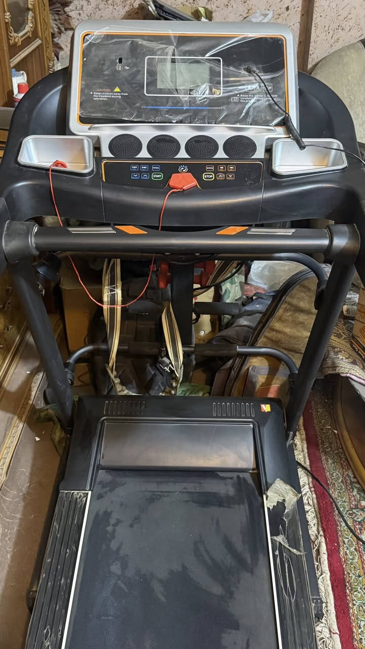 جهاز جري امانةة الله جديد ممستخدم بس مره بس لان بالمخزن صاير عليه تراب قوي نفس مال جم يتحمل وزن 190 كيلو دبل ماطور جبلي وبي بعد هواي مواصفات 
اخذته ب 650 ودا ابيعه ب 400 مكاني اليرموك 
كُـلش محتاج فلوسه ومستعجل على بيعته


**إذا كنت صاحب هذا الإعلان وتريد حذفه لأي سبب، رجاءا أرسل رسالة إلى الدعم الفني**