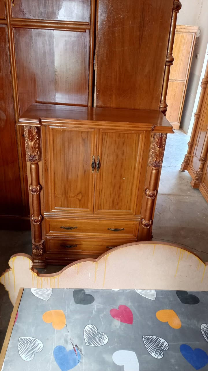 السلام عليكم اخوان توجد غرفه توج حطاطه شرط نضافه فول السعر مليون 450وبيه مجال الاستفسار عن الرقم ***********
