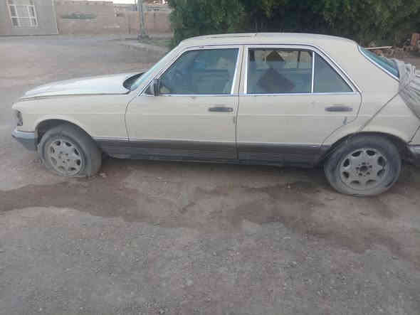 السلام عليكم مرسيدس للبيع موديل 83 مكينه بطه 3000 كيرما يشتغل ما اندل راعيها مكفوله من عشائر والسرقه السعر18 رقمي هذا *********** مكان واسط قضاء الحي
