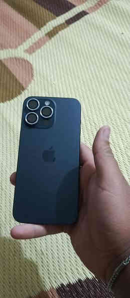 سلام عليكم ايفون 15 برو ماكس  جهاز مكفول شرط شخط ما بي مكفول من اي ضرر بطاريه 91 ذاكره 256 جهاز بعده جديد ما بيه شي سعر مليون 100وبيه مجال رقمي ***********
