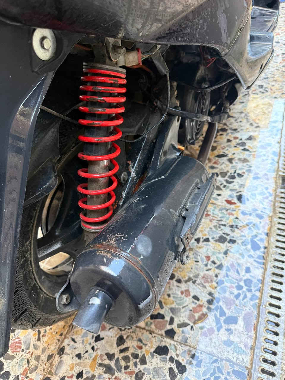 السلام عليكم 
سكنس 140 شغاله 
بيها تلحيظات بسيطة 
كهربائيات شغاله بنز كلج وخرز جديد بنز بريك جديد 
سعرها 350 وبيهة مجال للشراي 
بغداد/حي النصر 
***********
