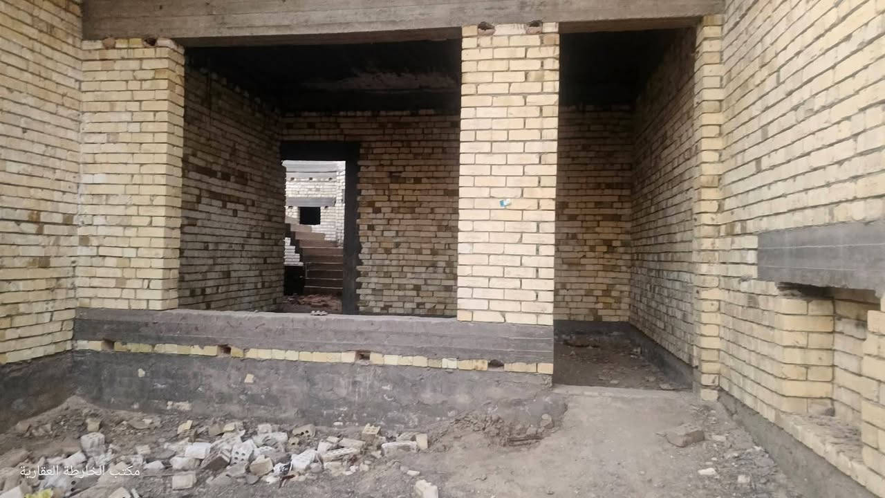 🏠 هيكل بناء حديث.. صُمّم ليكون بيت العمر! 🏠
إذا كنت تبحث عن الرقي، والمساحة، والموقع القريب من كل شيء.. مكتب الخارطة العقارية يقدم لك هذا العرض المميز:

📍 الموقع: الحلة -قرب كوين بارك . 🛣️ المميزات: الشارع بي #مزارع_جميله_جدا وشوارع واسعة (10) متر مبلطة،قريبة جداً من الشارع العام.

✨ تفاصيل البناء (تصميم عصري):
المساحة 200 متر #زراعي_سند٢٥ ، مقسمة بذكاء لتتوفر لك الراحه
🛌 غرفتين منام واسعة.
🛋️ صالة استقبال فخمة + قاعة داخلية مميزة .
🍳 مطبخ تجاري.
🚿 صحي مجمعات (داخلية وخارجية).
🚗 كراج سيارة واسع .
💰 السعر: 120 مليون (وبيه مجال قليل للجادين).
📱 لا تضيع الفرصة.. اتصل الآن للمعاينة: ***********
📍مكتب الخارطة العقارية نحن لا نبيع عقارات فقط.. نحن نختار لك مستقبلك.
