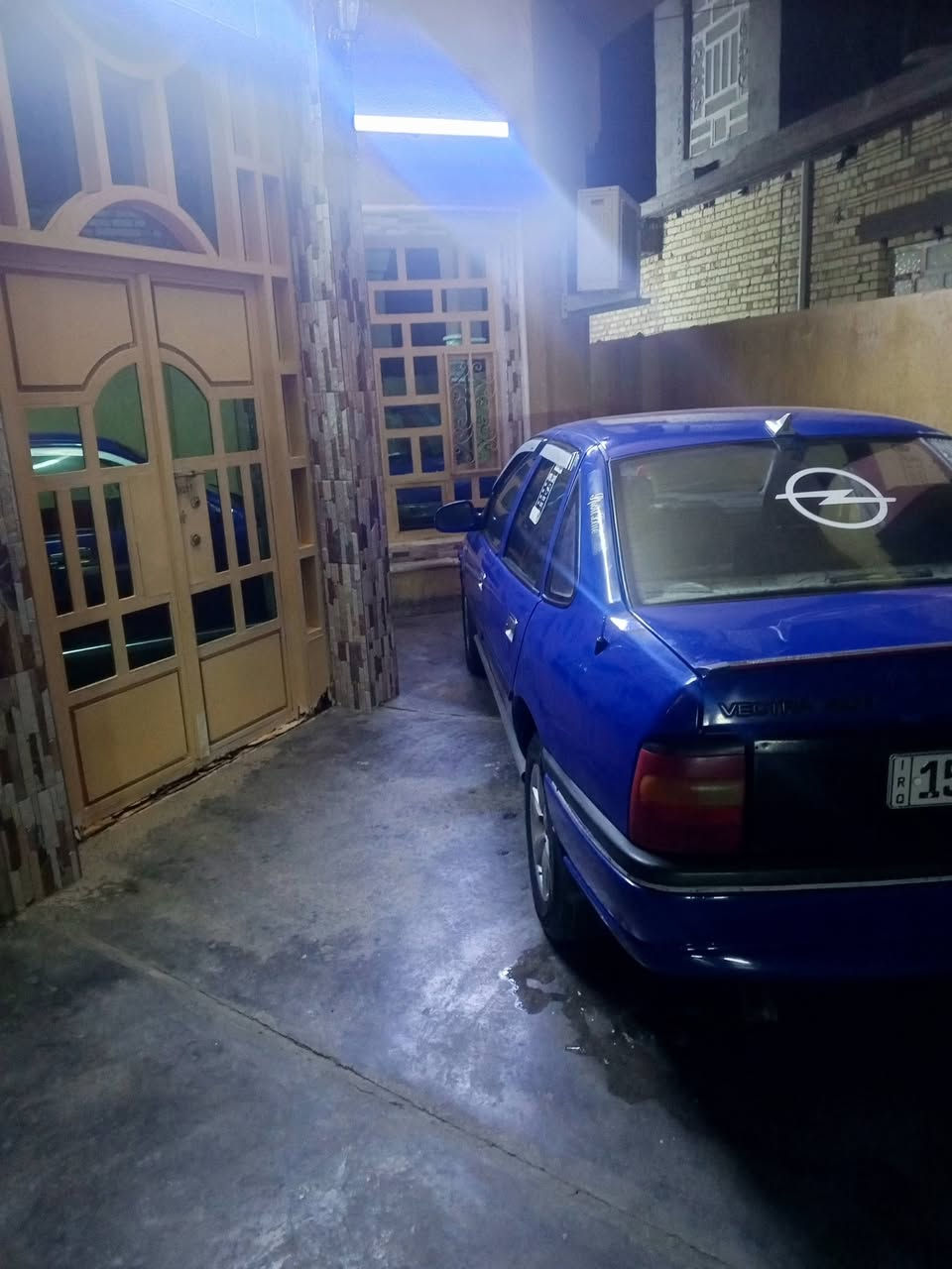 السلام عليكم للبيع اوبل فكتره موديل ٩٥ محرك ٢٠ كير عادي محرك وكير جدد تخم تاير جديد درايم شفت جيد كهربائيات فول ما بيها نقص دبل ايرباك بريك ABS رقم انبار انكليزي السياره متعوب عليها مال جناي المكان الكرمه ‏السعر ٤٠ وبي مجال بسيط للاستفسار اتصل على الرقم ‪***********‬‏
