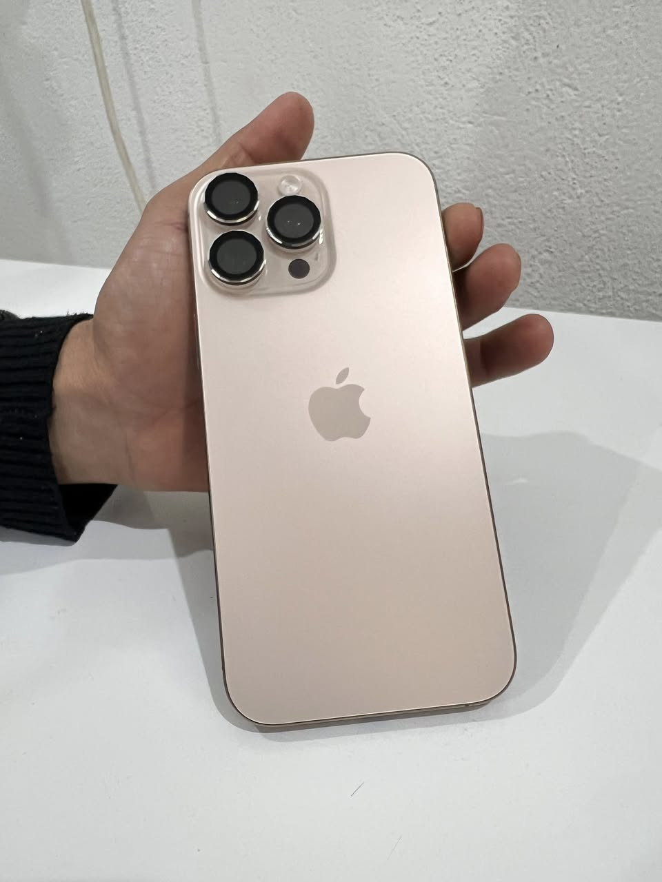 للبيع 16pro max ذاكرة 256 بطارية 100 لون المرغوب desert ضمان ABM سعره مليون ونص هاذ رقمي***********
