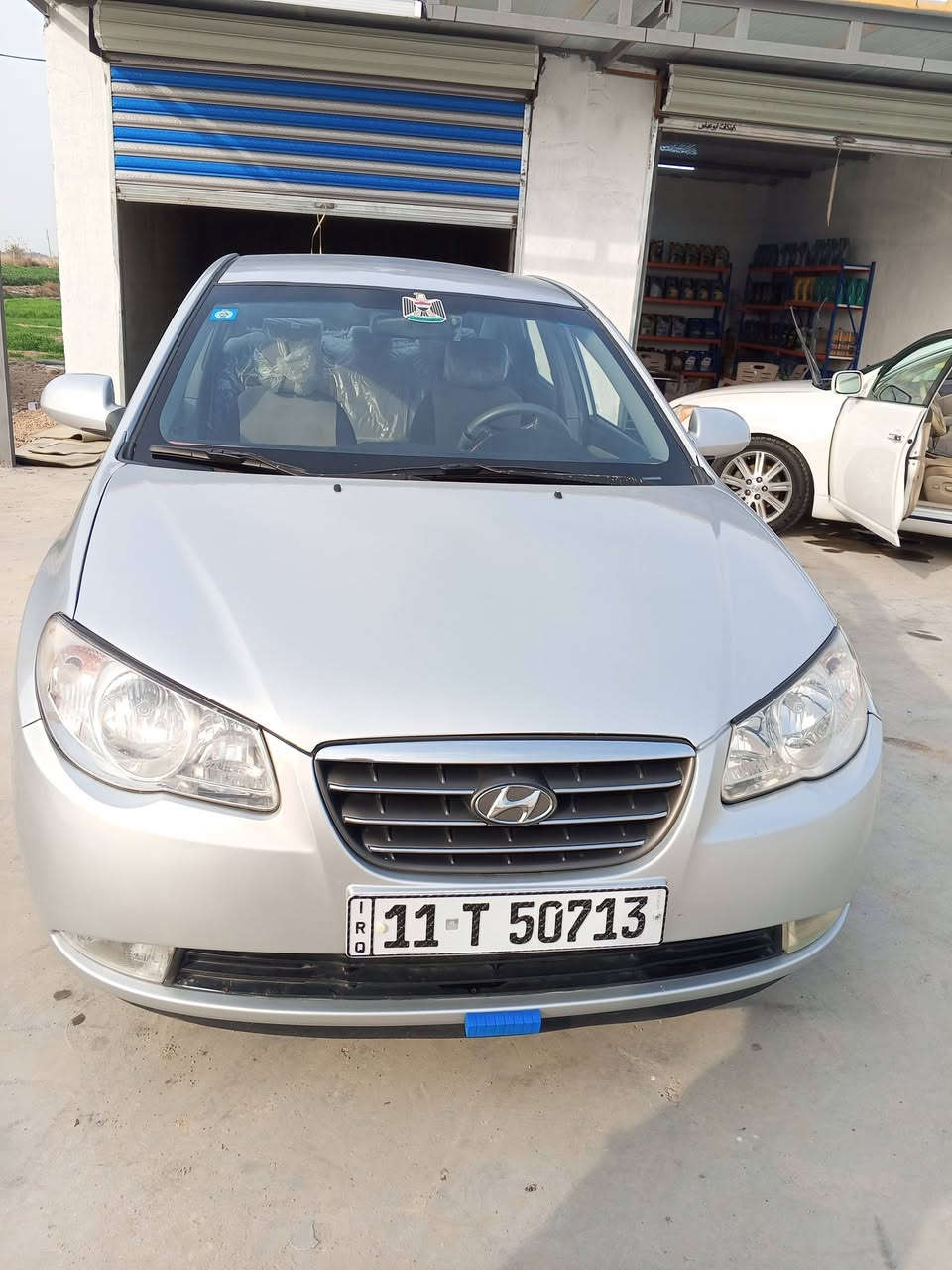 السلام عليكم
لنترا امريكي موديل 2007 
محرك 2000 جديد 
كير جديد 
رقم بغداد بسمي تحويل ثاني يوم 
سياره حادثه امريكه جاملغ فقط
ومصبوغه عام اثر جراد لا ظربه لا اي شي القماره ممصبوغه
سياره جاهزه من كلشي تبريد ثلج
تخم تاير متخلي عليها ولا ربع
مكان سياره صدر اليوسفية
***********
