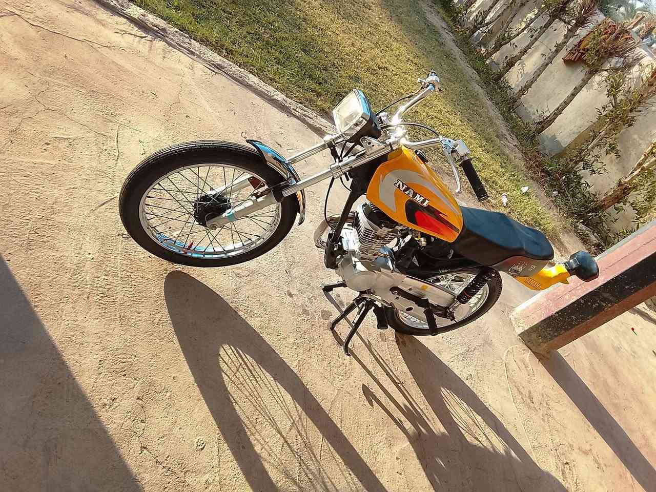 السلام عليكم
دراجه للبيع نامه كلك 
المكان بابل قرب العلويه شريفه بنت الحسن
السعر 500 وبيها مجال
رقم ***********
