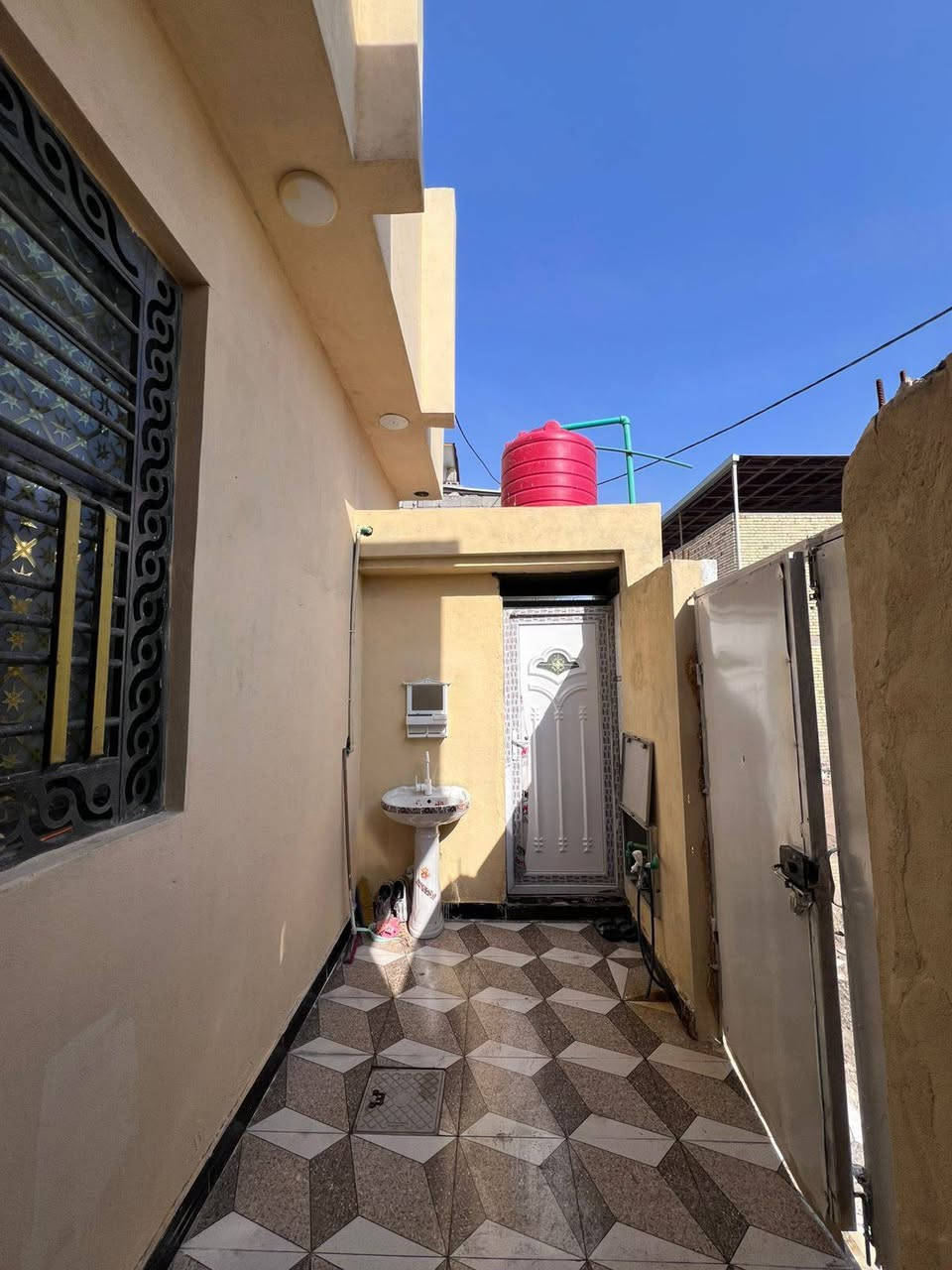 #احجز_موعدك_الآن_لرؤية_العقار

#بيت مساحه 130متر
 #بناء طابوق السعر 72بي مجال

 #العنوان كوت ثوني نوع العقار طابو زراعي عراقي سند 25
#محتويات البيت استقبال صاله مطبخ غرفتين منام صحيات داخليّه وخارجيه طبعن البيت بناء حديث اللاستفسار اكثر واتساب 
***********
