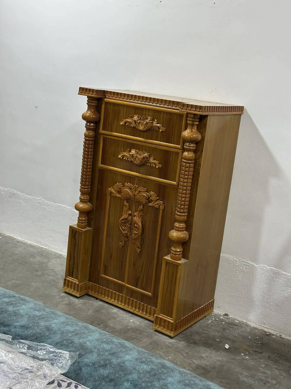 غرفه مامستعمله للبيع العنوان كياره للاستفسار الاتصال على الرقم التالي ***********
