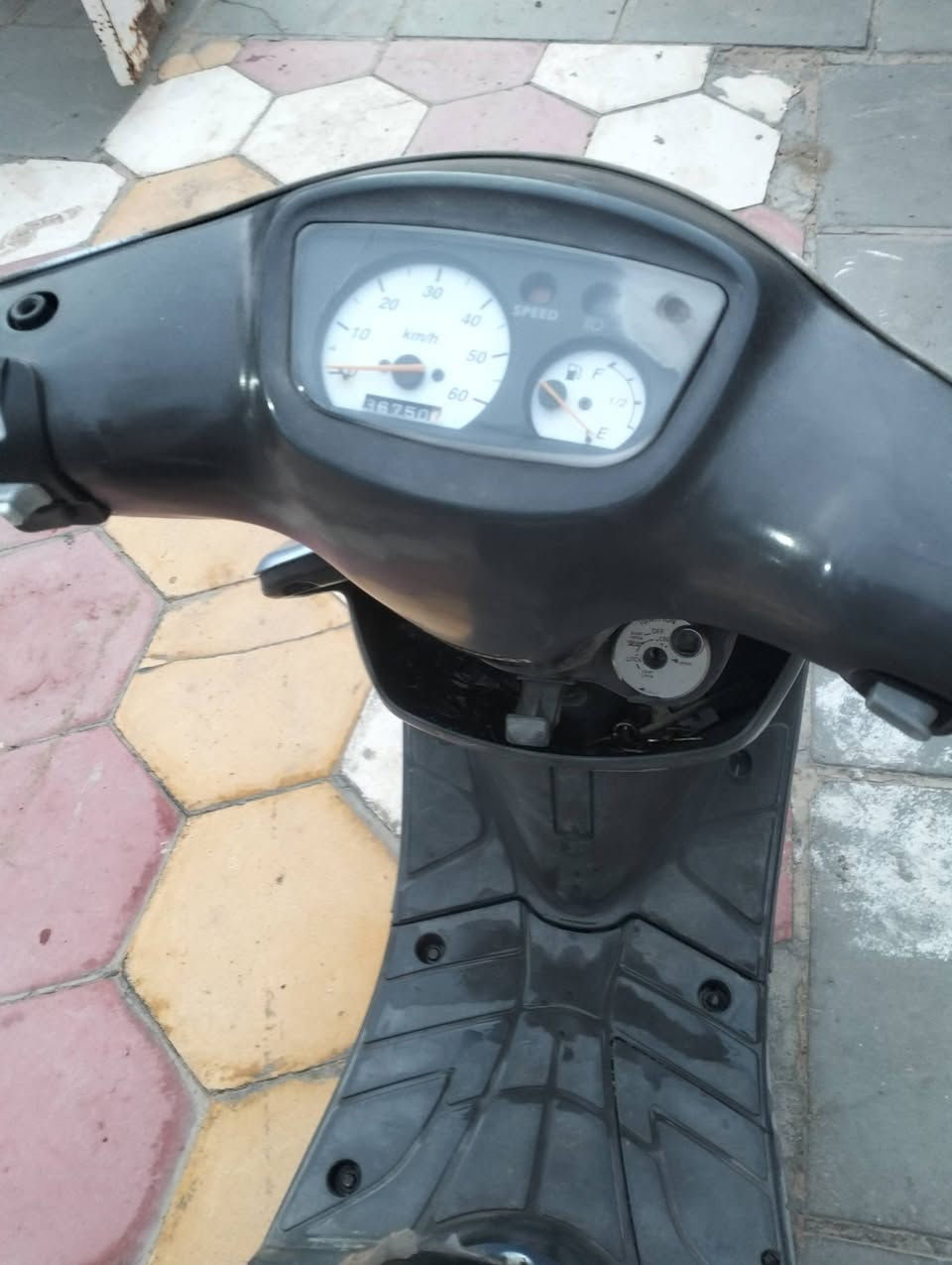 بيجي للبيع حاويه صارلها شهرين سعرها 850 وبيها مجال حك الجيه 
للاستفسار ***********
