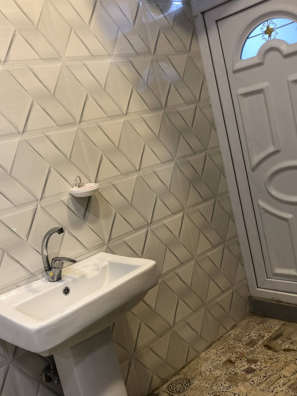 دار للبيع 150 م زراعي زراعي خدمات كامله
العنوان المشتل  شارع المدارس مقابل مركز التموينية واجهة 7.5 نزال 20 بناء جديد 2023 طابقين 
4 غرف نوم 
حمام 2 
استقبال 3.5*7
صاله 5 م 
كراج سيارة 5.25 م

مطبخ 3.25*5م 

الطابق الارضي كامل وجاهز 

الطابق الثاني محتاج بياض وكاشي وكهرباء  للاستفسار الاتصال على الرقم *********** الي يشتري يتصل اعتذر عن الرد بالتعليقات مكلف بالنشر
