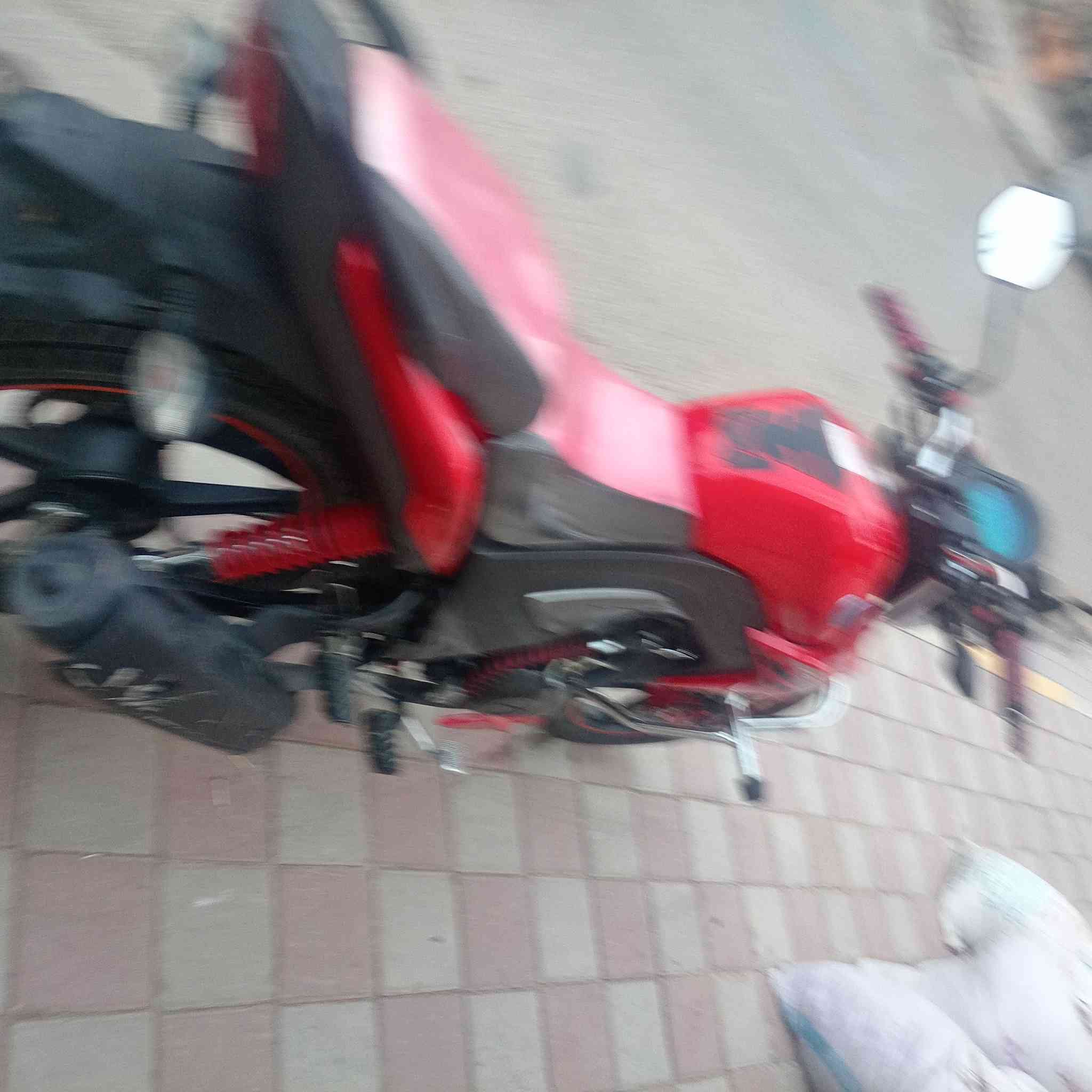 السلام عليكم عيني عارض هاوجي لل بيع موديل ٢٣ السعر 17  لل اتصال ***********
