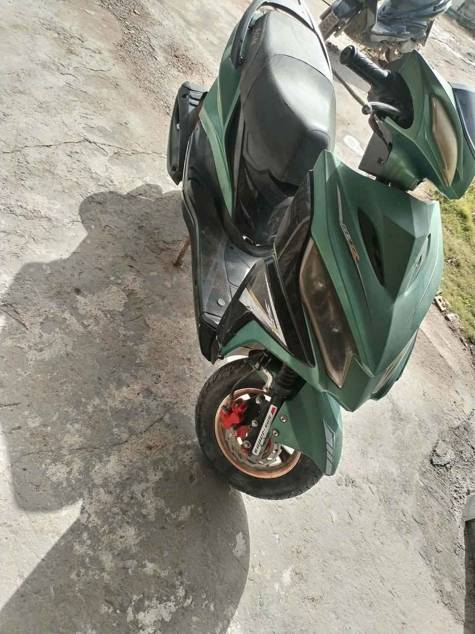 السلام عليكم دراجه جامبو موديل 2023 مكينة وكهربائيات كله شغال دراجه بلاديه سعره 250  وبيها مجال   مكاني المسيب رقم الهاتف ***********
