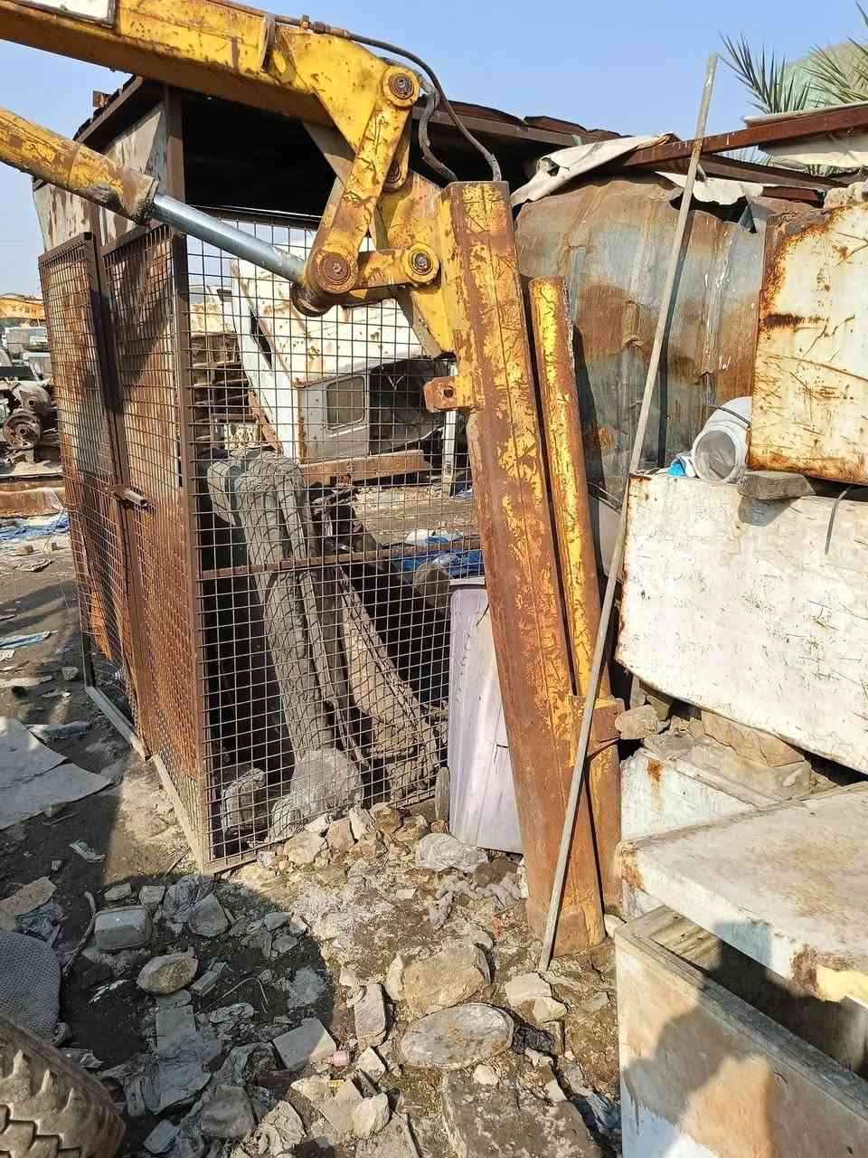 كرينات عدد 3واحد 10طن والثاني 6طن والثالث4ونص للبيع للتواصل على الرقم ***********
