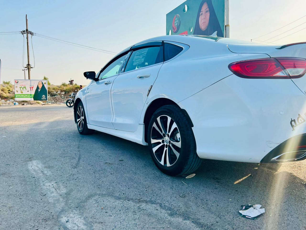 السلام عليكم
موديل 16 
مكينة 3.6 صار شهرين من بدلته يعني جديده
قطعتين تبريد
كروز سرعه
فتحة سقف
3 بصمات
شاشة كبيرة
سستم صوت سوني رهيب مع زرع سماعات اظافيه يعني الصوت تفليش
وبعد مواصفات كثيرة معروفه السيارة مال جناي يعني تاخذه فلس ماتذب عليه واليريد تفاصيل اكثر يراسلني ويتدلل السعر 105 ومجالها قليل***********
