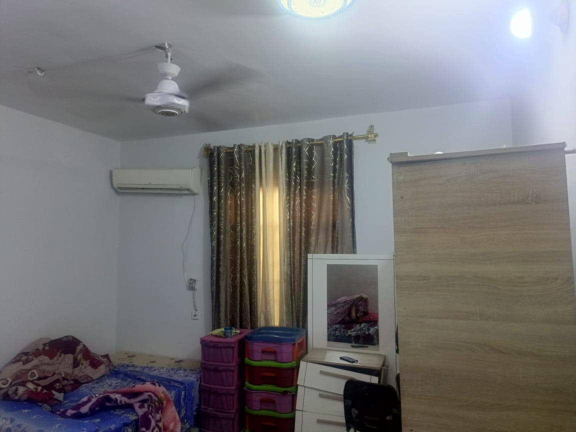 السلام عليكم يوجد بيت للبيع منطقه بريجان زراعي مساحه 200 ركن يتكون من غرفتين نوم وصاله وستقابل ومطبخ وحديقه وكراج وصحيات داخليه وخارجيه مثل مواضح بلصور خدمات ماء كهرباء تبليط الشراي يتصل ***********
