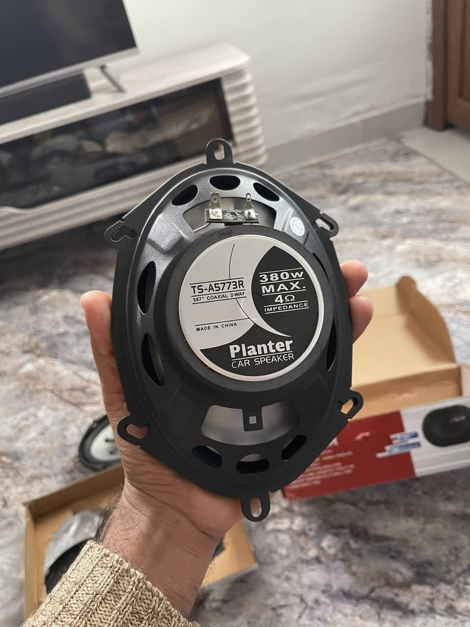 هذا مكبر صوت سيارة محوري ثنائي الاتجاه من نوع Planter TS-A5773R.
الطراز: TS-A5773R
النوع: محوري ثنائي الاتجاه (5x7 بوصة)
الطاقة القصوى: 380 واط
المقاومة: 4 أوم
الميزات: مصمم خصيصًا لأنظمة صوت السيارات


**إذا كنت صاحب هذا الإعلان وتريد حذفه لأي سبب، رجاءا أرسل رسالة إلى الدعم الفني**