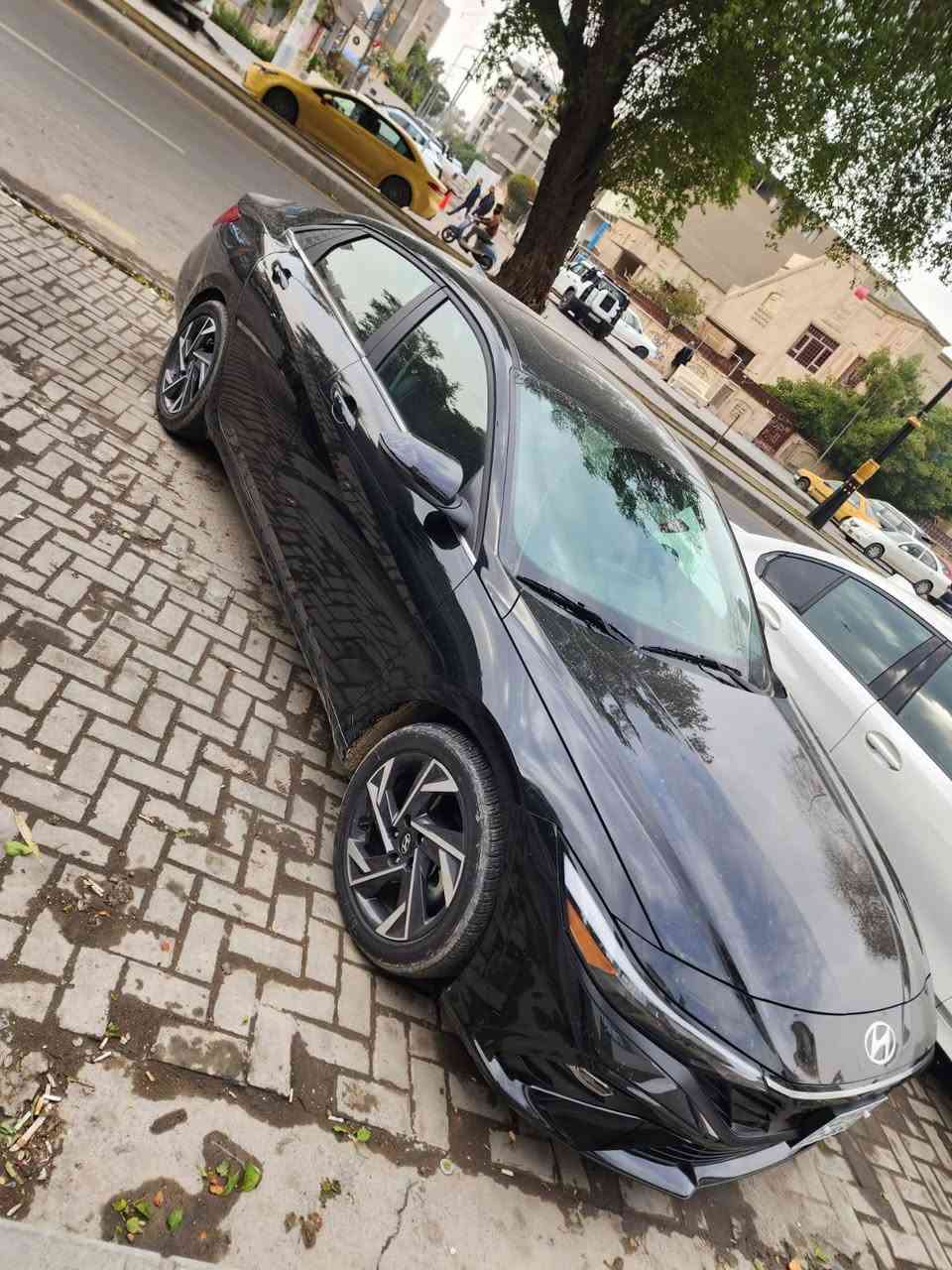 للبيع فقط 
هونداي النترا ٢٠٢٤ زيرو ماشيه 5الاف
 لون اسود فول مواصفات1/1 
 حادثه جاملغ وشويه من باب خلفي بجم كبس بدون ايرباك  بحاله الوكاله جديده وصور حادث مرفقه 
مواصفاته فول 1/1
محرك 2000 الفين دوش 
بصمه +تشغيل عن بعد وترحيب
محرك الفين دوش 
فتحه سقف سلايت 
كشنات جلد +تدفئه بلكشن 
شاحن وايرلس 
اشاير بلمري 
تدفئه بلستيرن 
شاشه متصله كبيره عدادات الكتروني
لايت عدسات +لد نهاري
حساسات اماميه 
منافذ شحن خلفيه
كامره دواره تحكم استيرن كروز سرعه مثبت سرعه رادار امامي وجانبي توقف ذاتي تحديد مسار قياده ذاتيه نظام وظعيات قياده وباقي مواصفات معروفه 
رقم اربيل ترقيم جديد تحويل مباشر
السعر ١٦٩ ورقه وبيه مجال بسيط 
مكاني بغداد السيديه 
اي استفسار/ ***********
                 /***********
