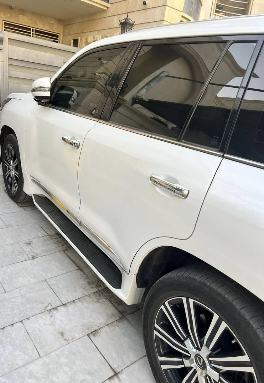سلام وعليكم 
LEXUS LX 570 (SUPER SPORT) 2019 
للبيع 
المواصفات ⬇️
المحرك: 5.7  8سلندر✅
عدد المقاعد:7✅
المقاعد:جلد+كهربائية+تدفئة+تبريد✅
الجكات:3ارتفاعات عالي وسط ناصي✅
البردات:بردات جانبية+بردات منفصلة✅
الحساسات:خلفية+امامية+جانبية✅
الذاكرات:3وضعيات خزن للمقاعد✅
الملحقات:صندوك الملحقات من الشركة +سماعاتHeadphones✅
الرادارات:رادار امامي فقط✅
الارضيات:الارضيات البلادية+ارضيات بديلة من شركة LEXUS✅
السيارة ماشية 54الف فقط✅
سعر السيارة 610$وبي مجال✅
رقم السيارة:رقم بغداد✅
+اكو هواي ملحقات ومواصفات اخرى للسيارة ماذكرتها 

رقم التواصل: ***********
