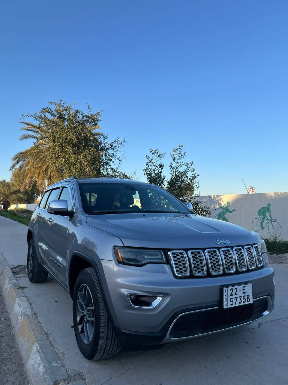 السلام عليكم جيب موديل ٢٠١٧ فئه لمتد سته سلندر ٣٦٠٠ 
كير مكينه اكسل لغد شاصي داخل مكفوله كفاله عامه 
السياره داخله كلين وبعدها كلين بيها كارت بلجامرلغ الامامي فقط وتكحيل بدون اي ضرر بدون ايرباك فول مواصفات للاخير بنوراما رادارات فول للاخير تخم تاير صدر امامي خلفي جديد 
ماشيه ١٠٥ السياره احلا من الصور كلش حلوه 
مكاني ديالى جلولاء *********** السعر 220 او مراوس ب اوباما
