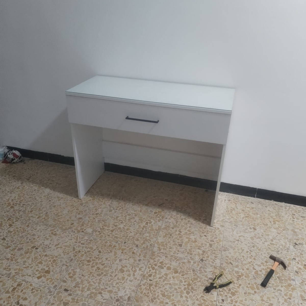 غرفة نوم. طلبية أحد الزبائن.
" شايفين كل الخير "
معمل نجارة السيد
عمل عراقي تكمه وحسب الطلب
📍 بغداد حي العامل شارع السكلات مقابل محطة السيد لغسل السيارات
ت: *********** و ***********
🔨 ابو علي
