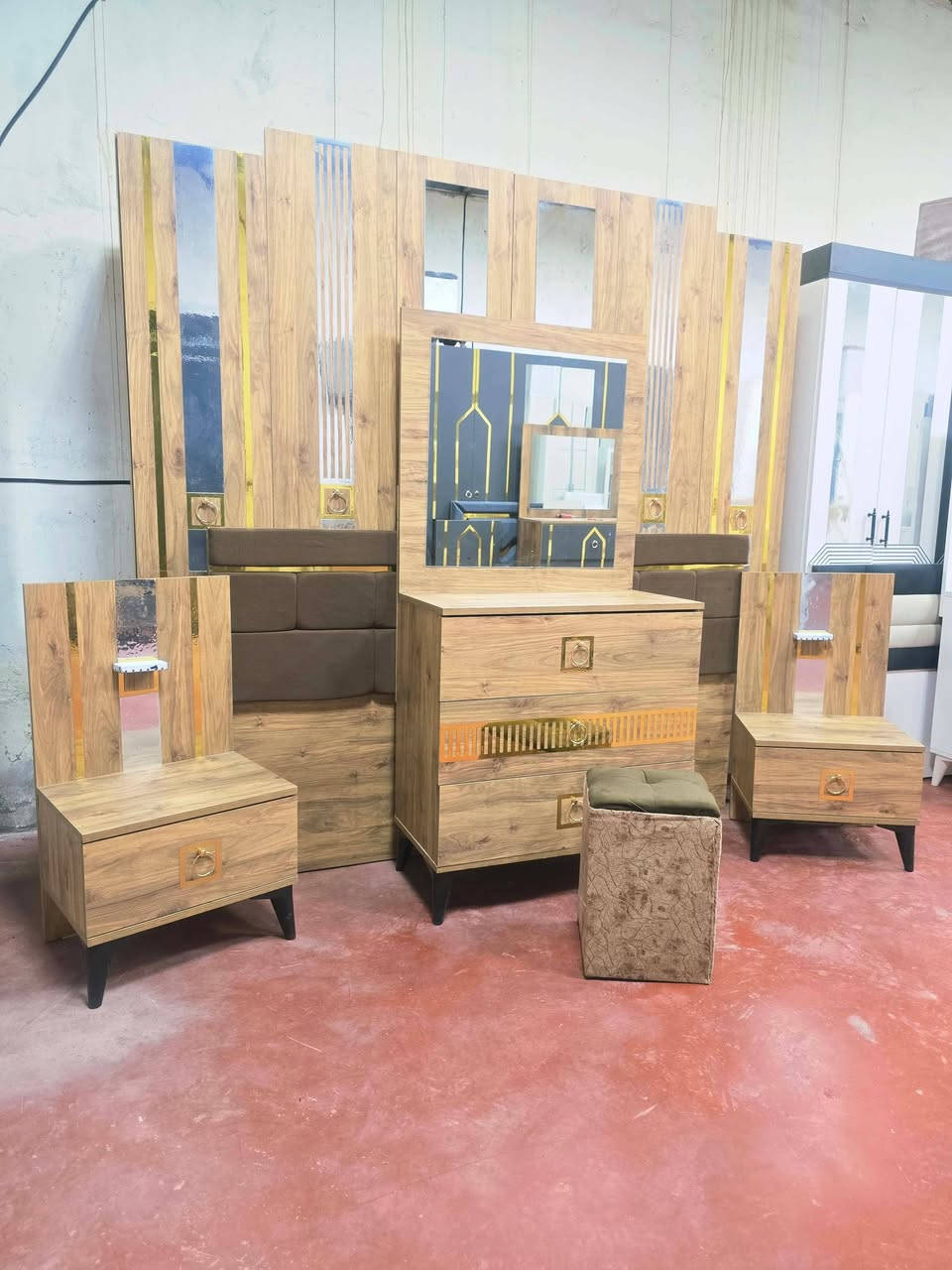 💎🔥 غرفة تركي مستخدم – 6 قطع كاملة 💎
💯 نظافة 95% |  نظام أبواب مرتبه
سرير مخزن  جك 
💸 السعر: 525 قفل
🪛 شد مجاني + 🚚 نقل مجاني


**إذا كنت صاحب هذا الإعلان وتريد حذفه لأي سبب، رجاءا أرسل رسالة إلى الدعم الفني**