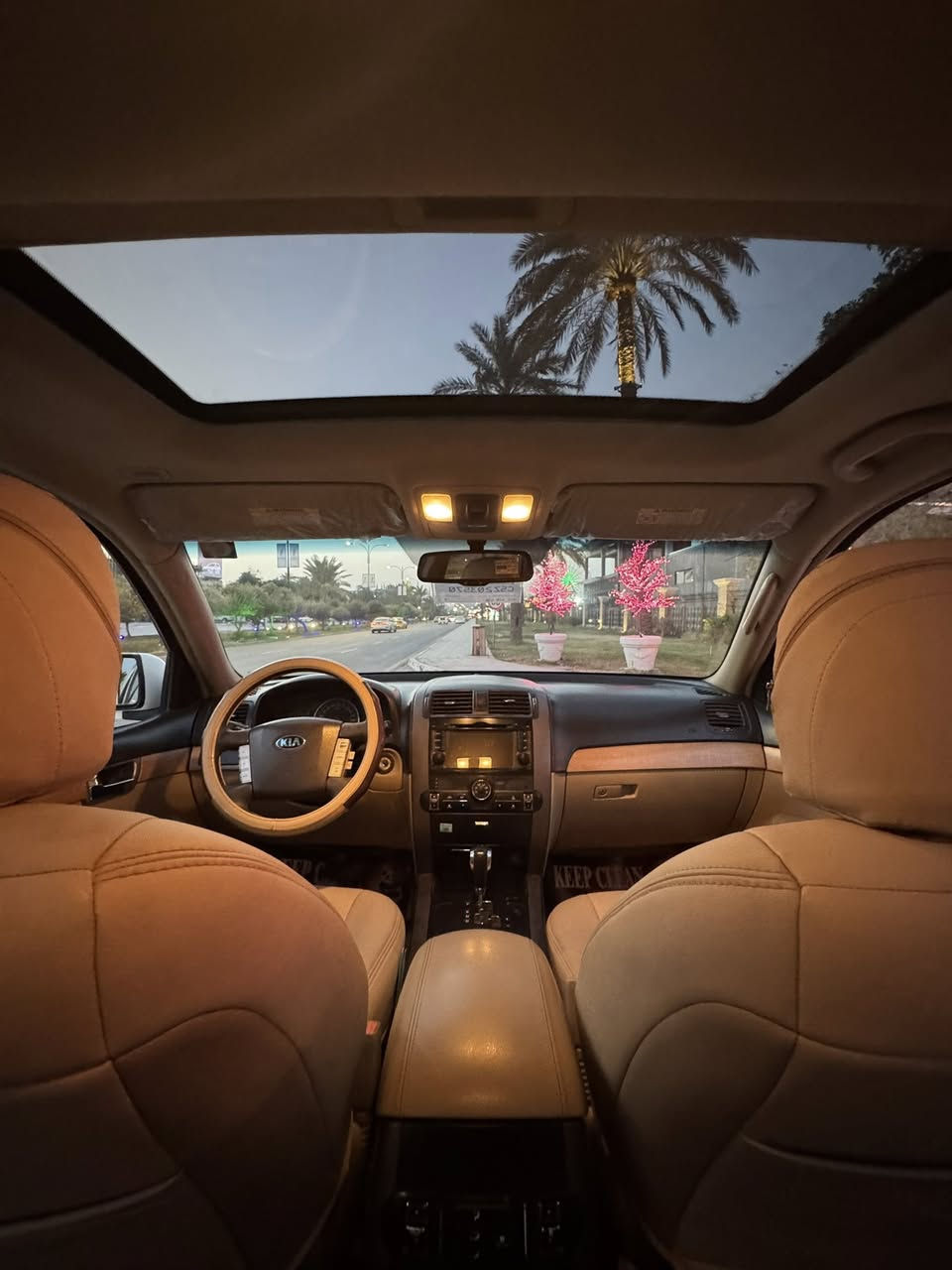 السلام عليكم للبيع كيا موهافي 2014 فول ما عدا البصمه
ماشيه 98 km رقم بغداد الدولي بأسمي 
السياره مكفوله كفاله عامه ماعدا شخط بسيط بل باب الخلفي مكاني بغداد الكرخ السعر (166) وبيهه مجال 
*********** / ***********
