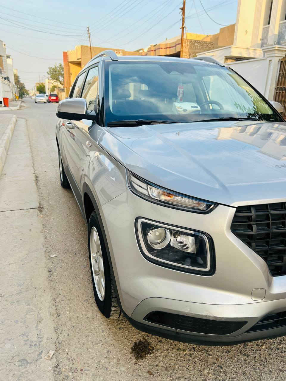 السلام عليكم
هونداي فينو 2024 خليجي محرك 1600 دوش دبل نوزل كير اوتو 8 نمر رقم الانبار دولي السيارة بحالة الوكالة ماشية 25km
ملاحظة (السيارة شهداء) سنتين وتصير باسمك 
بيها شخط بالداير الخلفي وملاون ويا البابتين تحت اليدة فوك ماكو شي شرط بدون ايرباكات 
مواصفات السيارة
شاشه كبيره تحكم ستيرن جهتين قياده ذاتيه تنبيه خروج عن المسار توقف ذاتي كاميرا دواره رادار تحكم مرايات
وبعد بيها مواصفات
السعر 132ورقة
للاستفسار اتصل
***********
