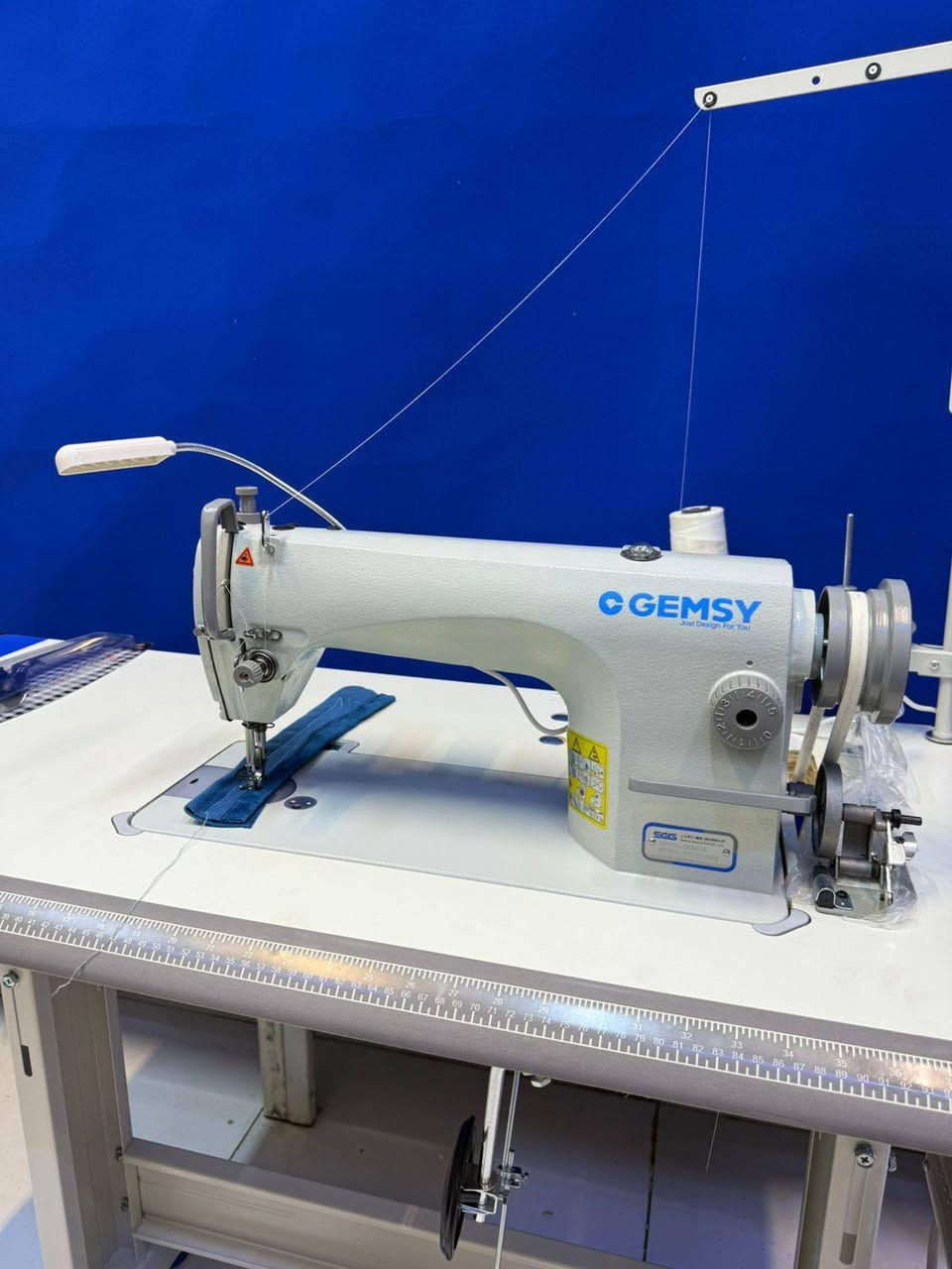 محلات الاخوين لبيع وتصليح مكاين الخياطه كافة متوفر توصيل لكافة المحافظات ارقه المكاين تجدونها لدينا مع ضمان حقيقي
متوفر مكاين صناعي جديد ومستخدم واوفرات منزليه

ومكاين منزليه باله ومستخدم للحجز واتساب او الخاص

***********/ ***********
