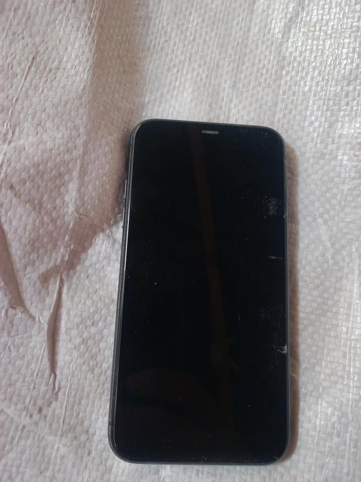 سلام عليكم 
ايفون11 عادي 
ذاكره١٢٨
مبدل شاشه واكع ونكسرت بس شغال طبيعي 
بطاريه بلاديه ٧٥
ضهر مفطر 
مكان نجف  قيم واخذ
*********** واتساب
