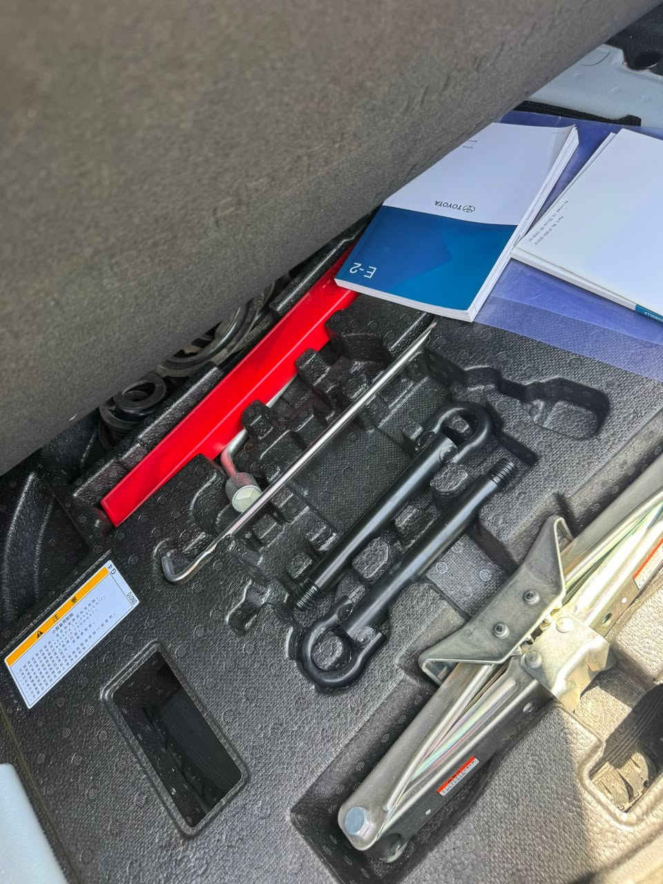 كورلا هايبرد فول 24 بغداد بسمي ماشية 12 بحالة الوكالة كفالة عامة كراسي جلد تبريد قطعتين فتحة سقف لايت كهربائي 
***********
148 وبيهة مجال بسيط

