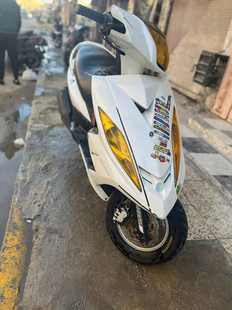 السلام وعليكم شباب جي تي ار نظيفه كلش بالكارتون كل نقص مابيه الدراجه مكفوله مكينه والكهربائيات كله شغاله نكره سلف الدراجه فول بمعنى الكلمه العنوان ساحه عدن الرقم *********** السعر ٨٥٠ وبيه مجال
