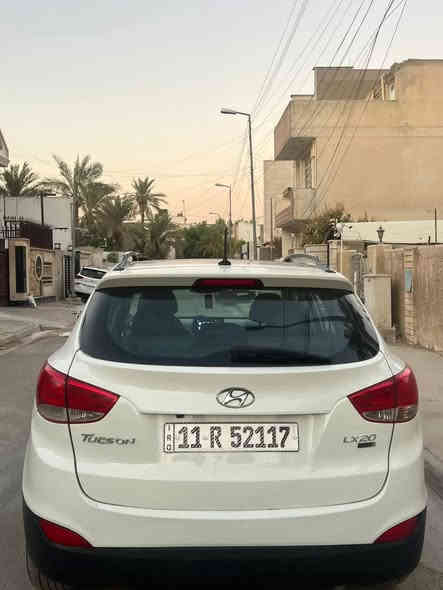 السلام عليكم توسان 2011 خليجي فول مواصفات
مواصفاتها / بنوراما / شاشه جبيره / كشنات جلد + كهربائي
بصمة تشغيل + بصمة ابواب / محرك 2000 دوش
السياره بيها صبغ جاملغ وقبق جنطه وبنيد الباقي مكفول
السياره جاهزه بدون نقص تبريد صدر كله جديد 
السعر 127 وبيها مجال حك الجيه ***********
