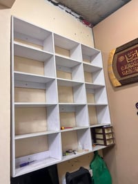 من رخصت صاحب الكروب  رفوف خشب اصلي يتحمل وزن ثقيل تجي تفحص بنفسك واتأك...