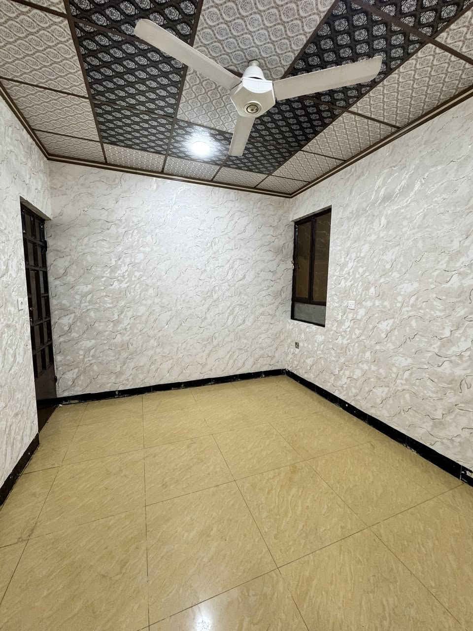 دار للبيع
الموقع : حي الصديق الاولى ( قرب سايدين الصديق )
المساحة : 95 متر
الواجهة : 5 متر 
الاتجاه : شروق ابتدائي
يتكون من 3 غرف نوم واستقبال ومطبخ وصحيات
المكاتبة مع الشرعي
نستقبل عروضاتكم في اغلب مناطق الجانب الايسر
موقع المكتب : حي الصديق - شارع 20 - قرب شركة كار للجباية
لمعرفة كافة الاسعار يمكنكم الانضمام الى قناة التلكرام عبر الرابط ادناه : 

‏ https://t.me/PillarsRealEstate

للاستفسار الاتصال على الارقام
***********
***********
